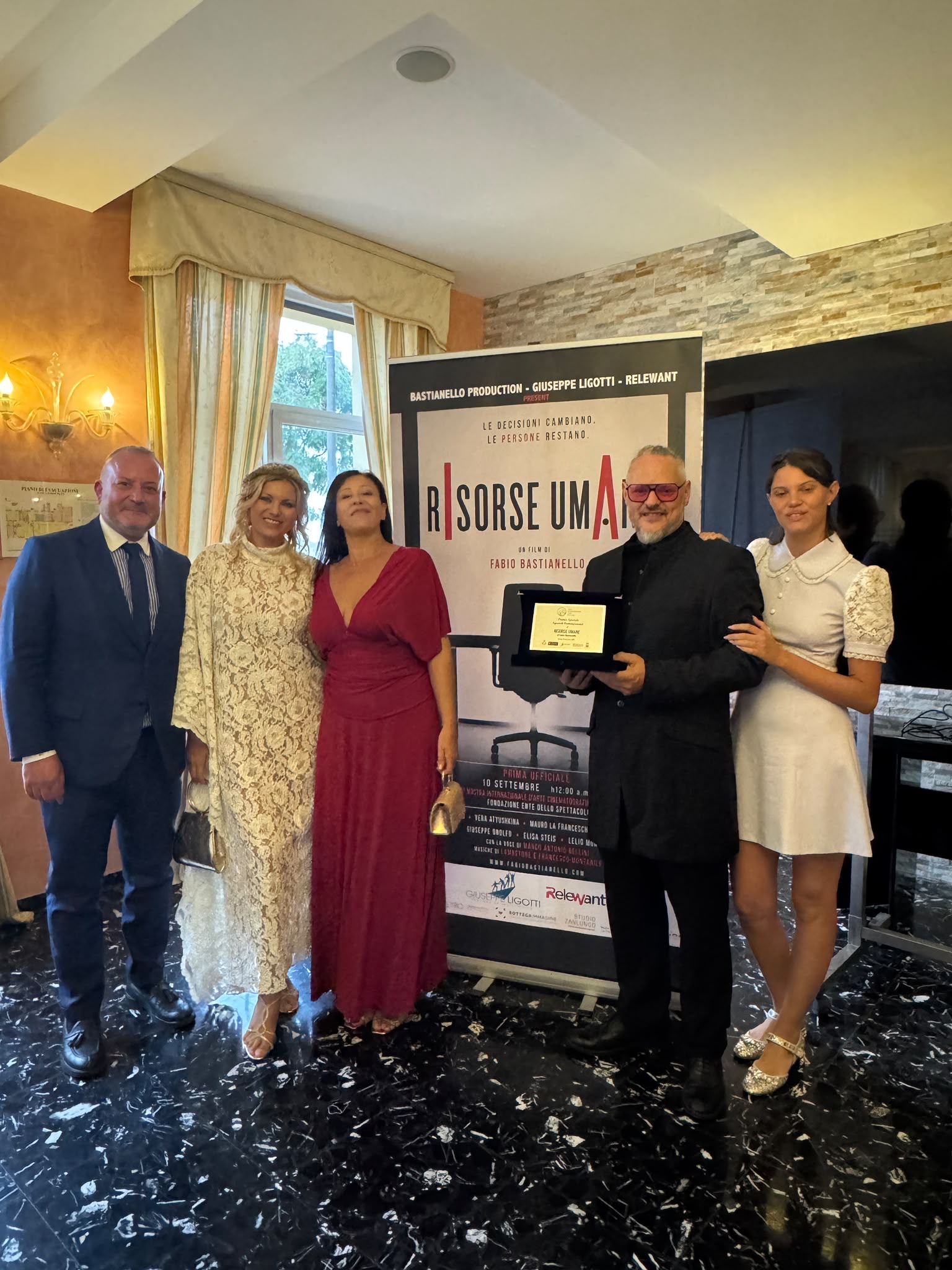 Fabio Bastianello con alcuni protagonisti di “Risorse Umane”